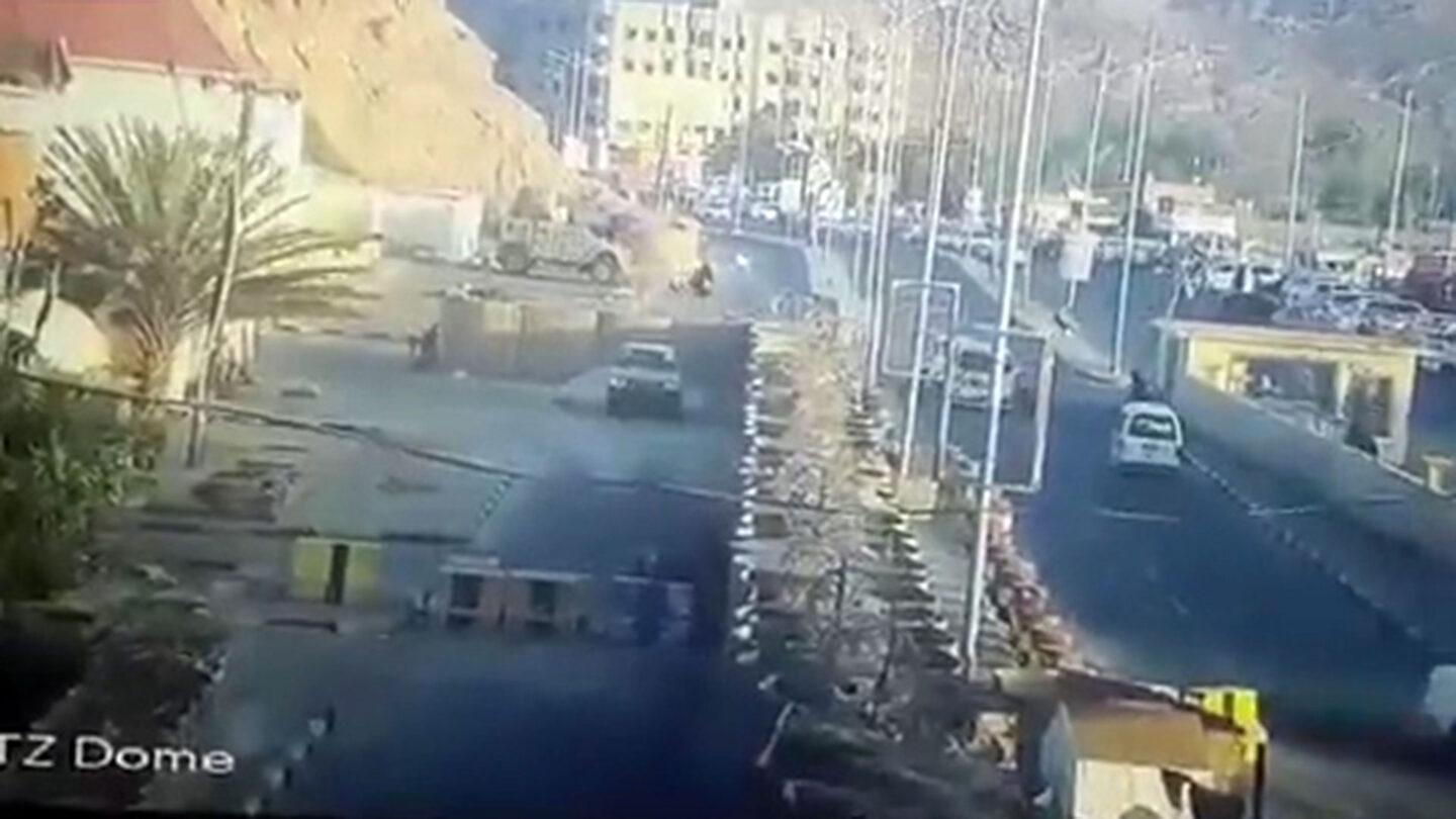 Así fue el doble atentado de coches bomba del ISIS que mató a 14 personas en Yemen |