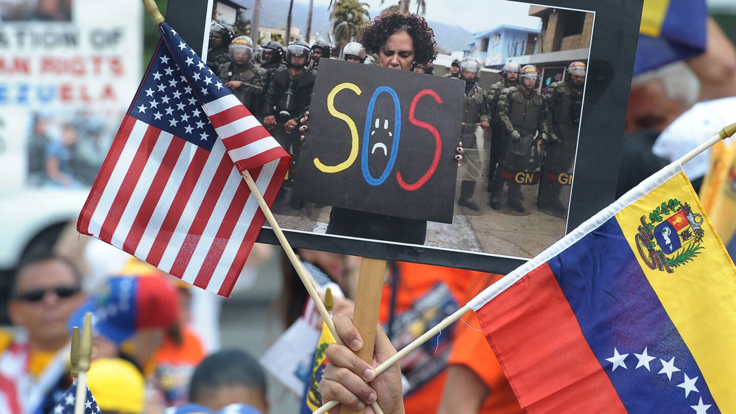 Exiliados venezolanos reclaman en Washington una intervención militar quirúrgica para remover a Nicolás Maduro |