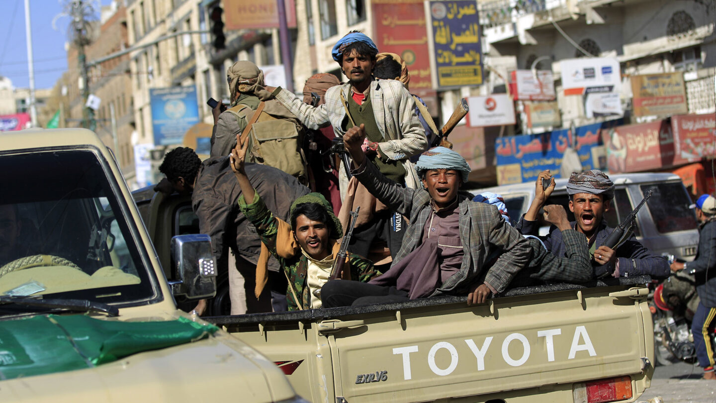 El Reino Unido llamó al régimen de Irán a dejar de enviar armas a los rebeldes hutíes de Yemen |