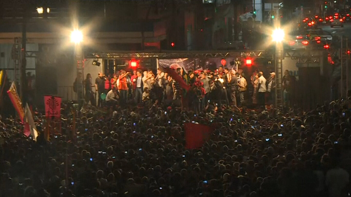 El Partido de los Trabajadores convocó una inmediata movilización general tras la orden de detención de Lula da Silva |