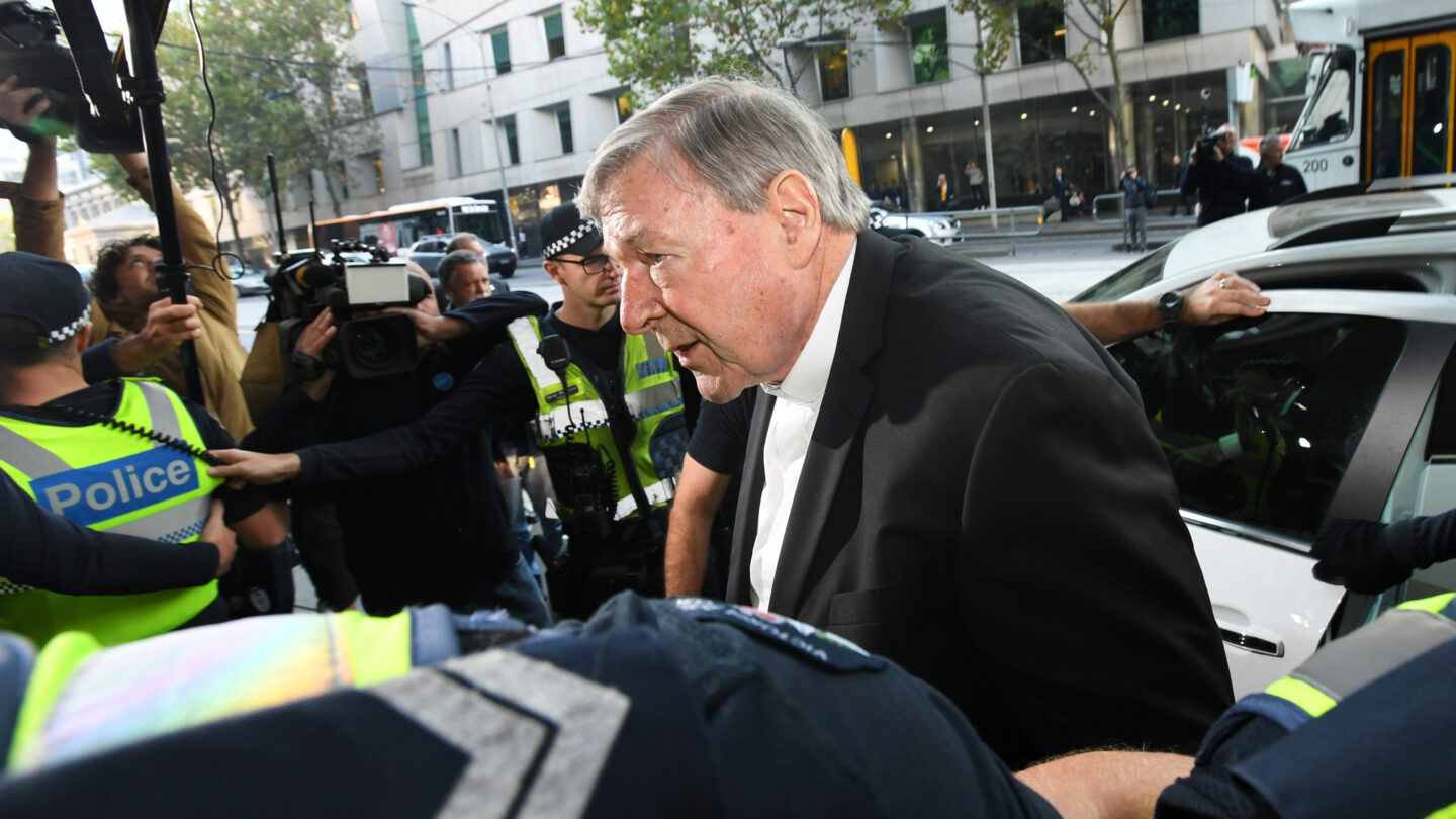 El cardenal australiano George Pell será juzgado por al menos una agresión sexual |
