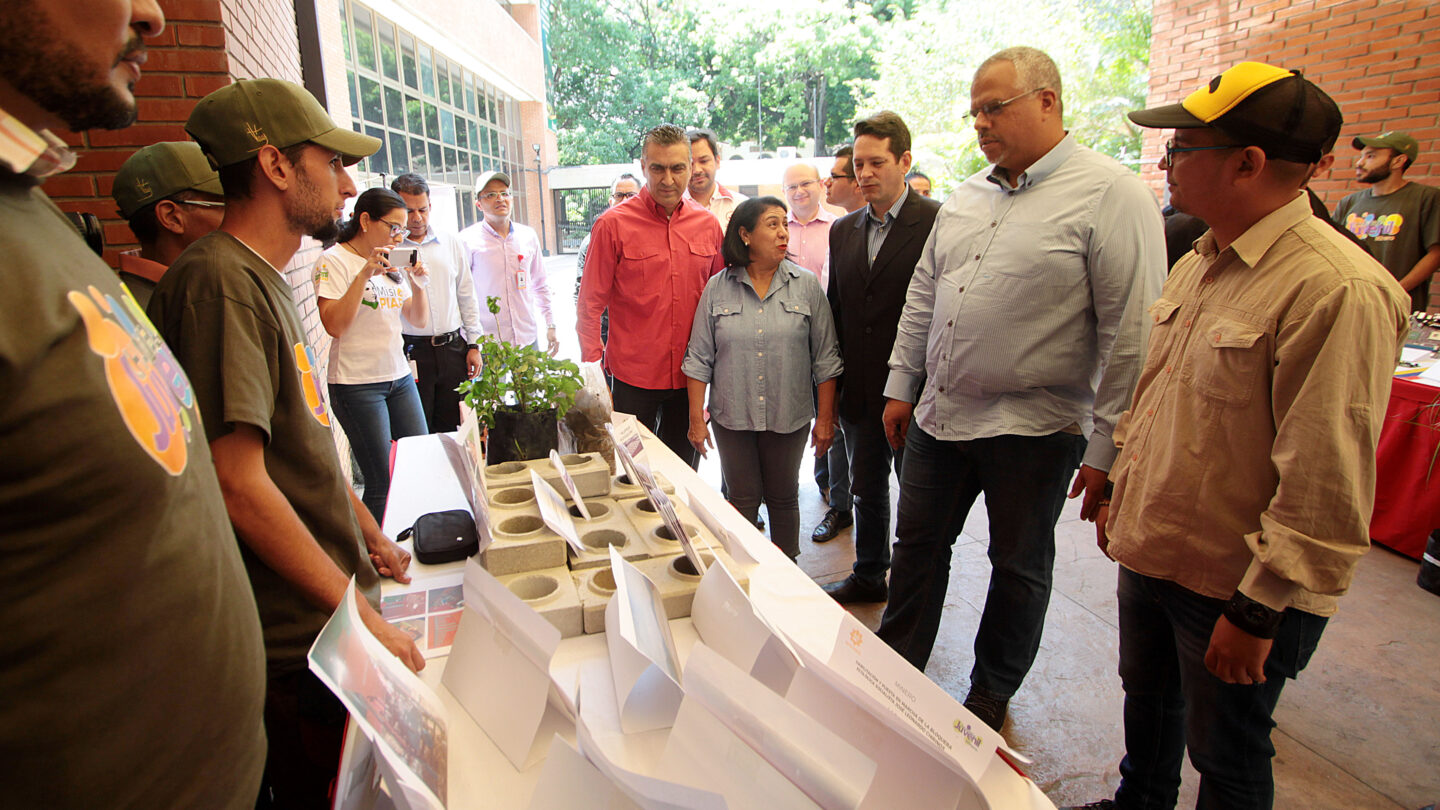 Gobierno Bolivariano financia a jóvenes emprendedores dedicados a la minería |