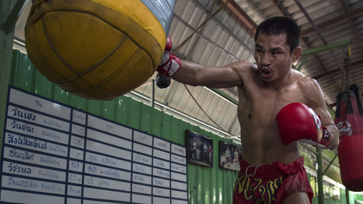 Quién es Wanheng Menayothin el enano gigante del boxeo que puede igualar el récord de Floyd Mayweather |