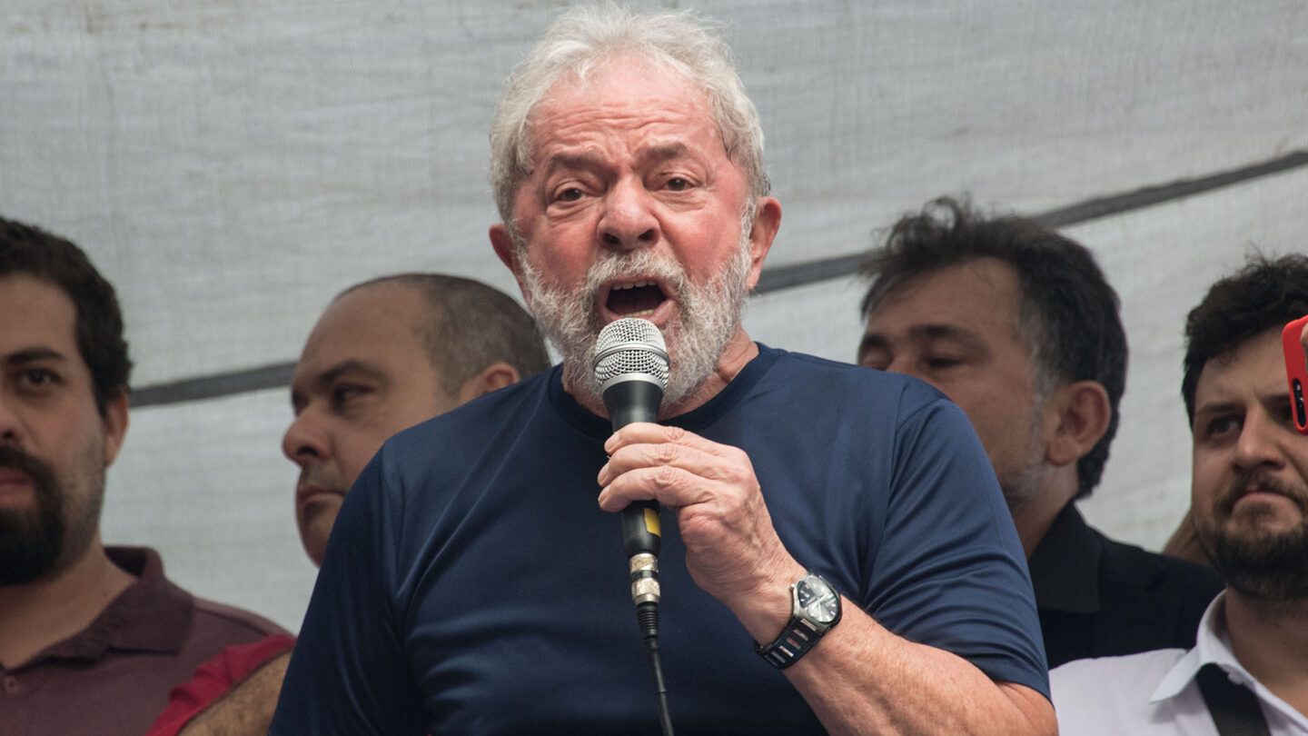 A un mes de su detención Lula da Silva ratificó su candidatura a la presidencia de Brasil desde la cárcel |