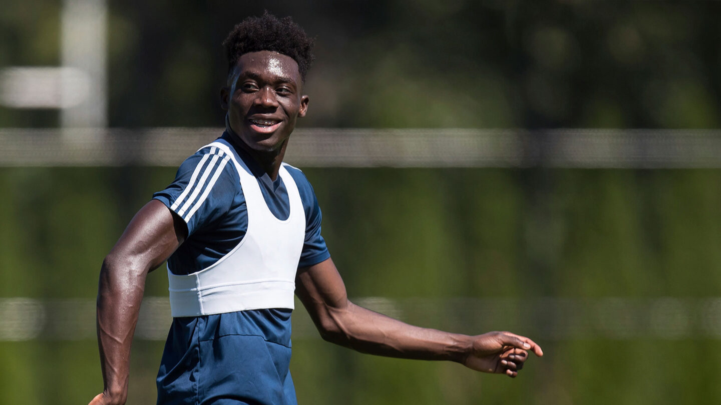 Nació en un campamento de refugiados de Ghana se inspiró en Messi y a los 17 años fichó por el Bayern Múnich |