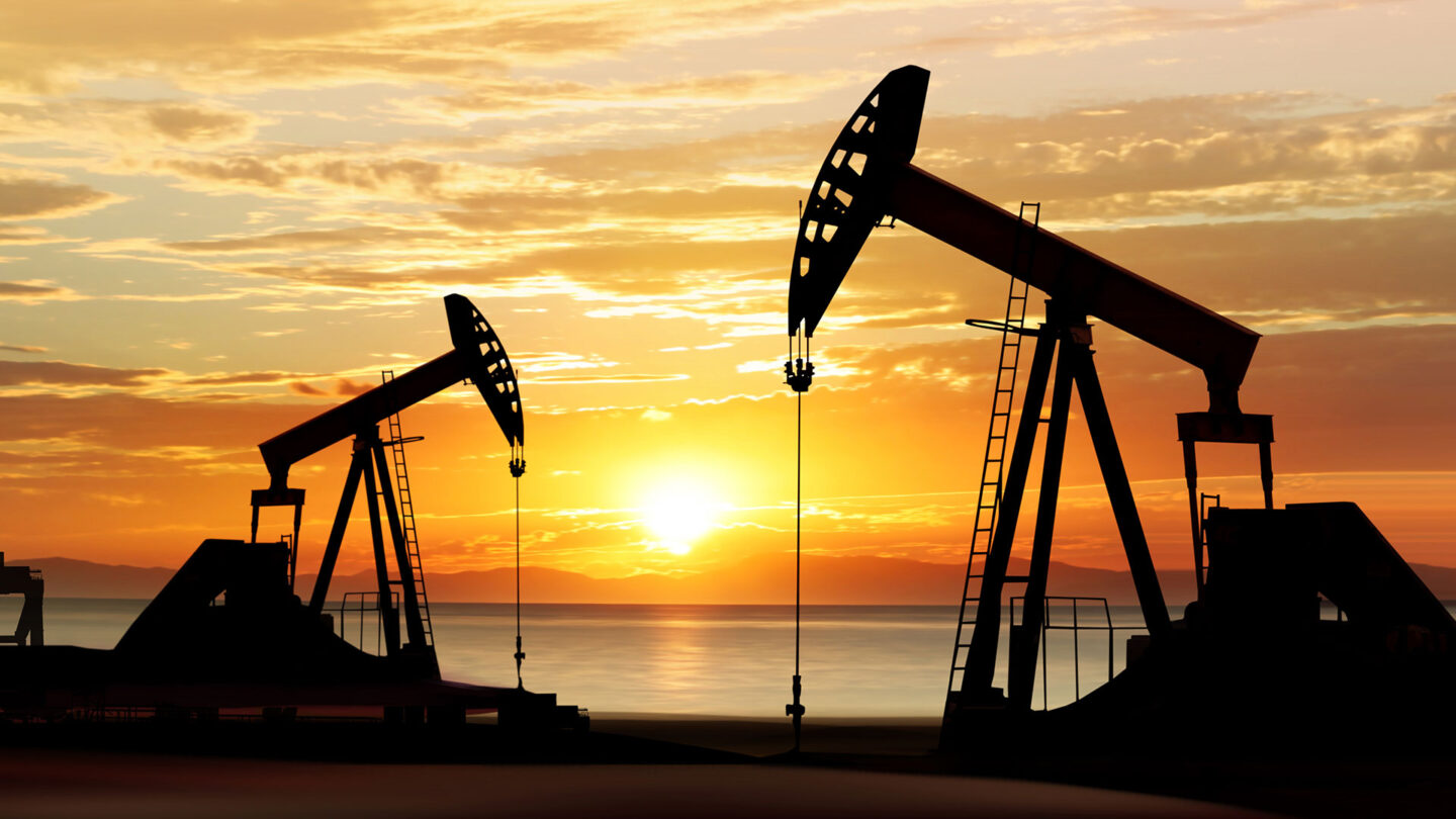 Arabia Saudita aceptó aumentar la producción de petróleo para compensar el crudo iraní bloqueado por las sanciones |