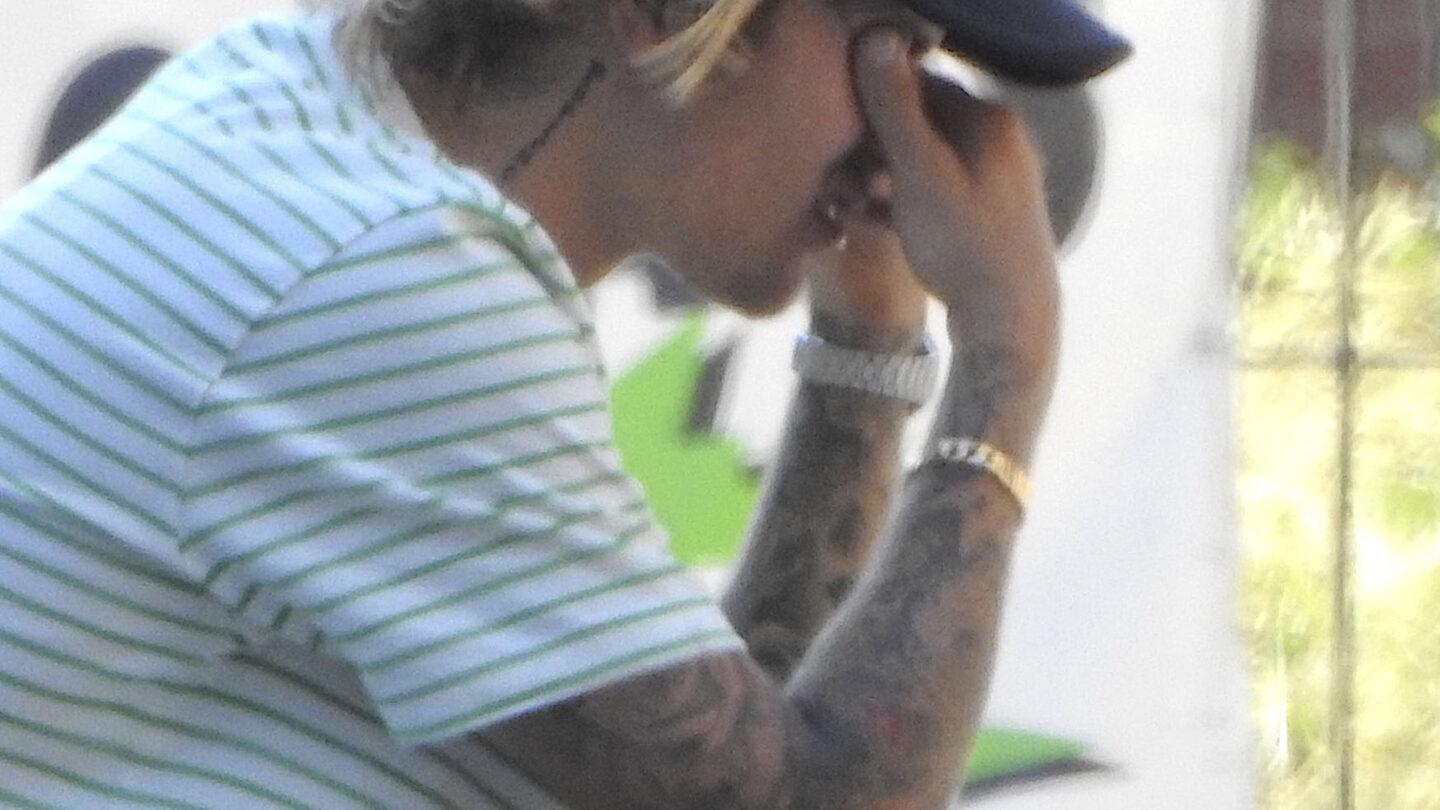 El llanto de Justin Bieber en la puerta de la casa de su prometida |