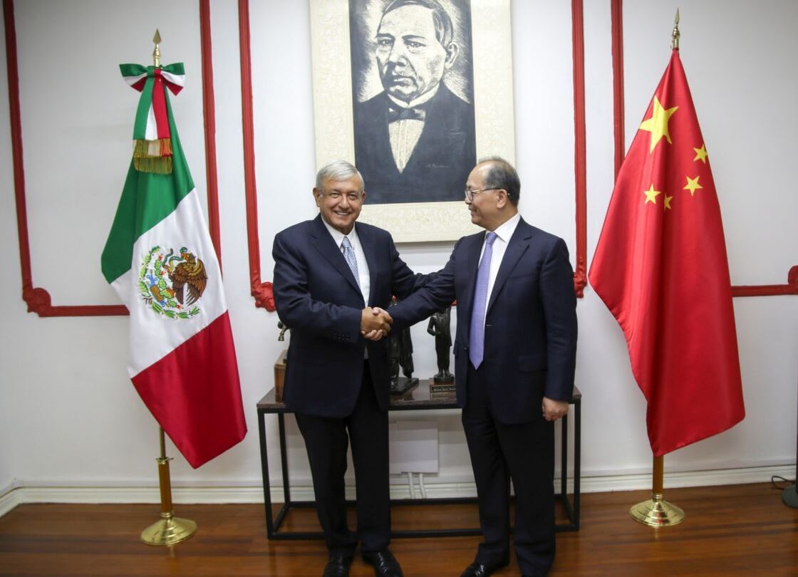 02 agosto 2018 amlo qiu xiaoqi 02jpg 1613768256 Embajador chino invita a AMLO a una exposición empresarial en Shanghái |