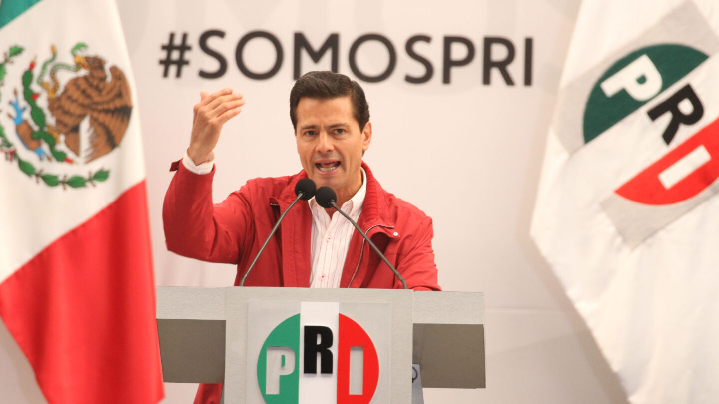 24974 1 15 48 40 PRI necesita cambiar su nombre para vivir Presidente Enrique Peña Nieto |
