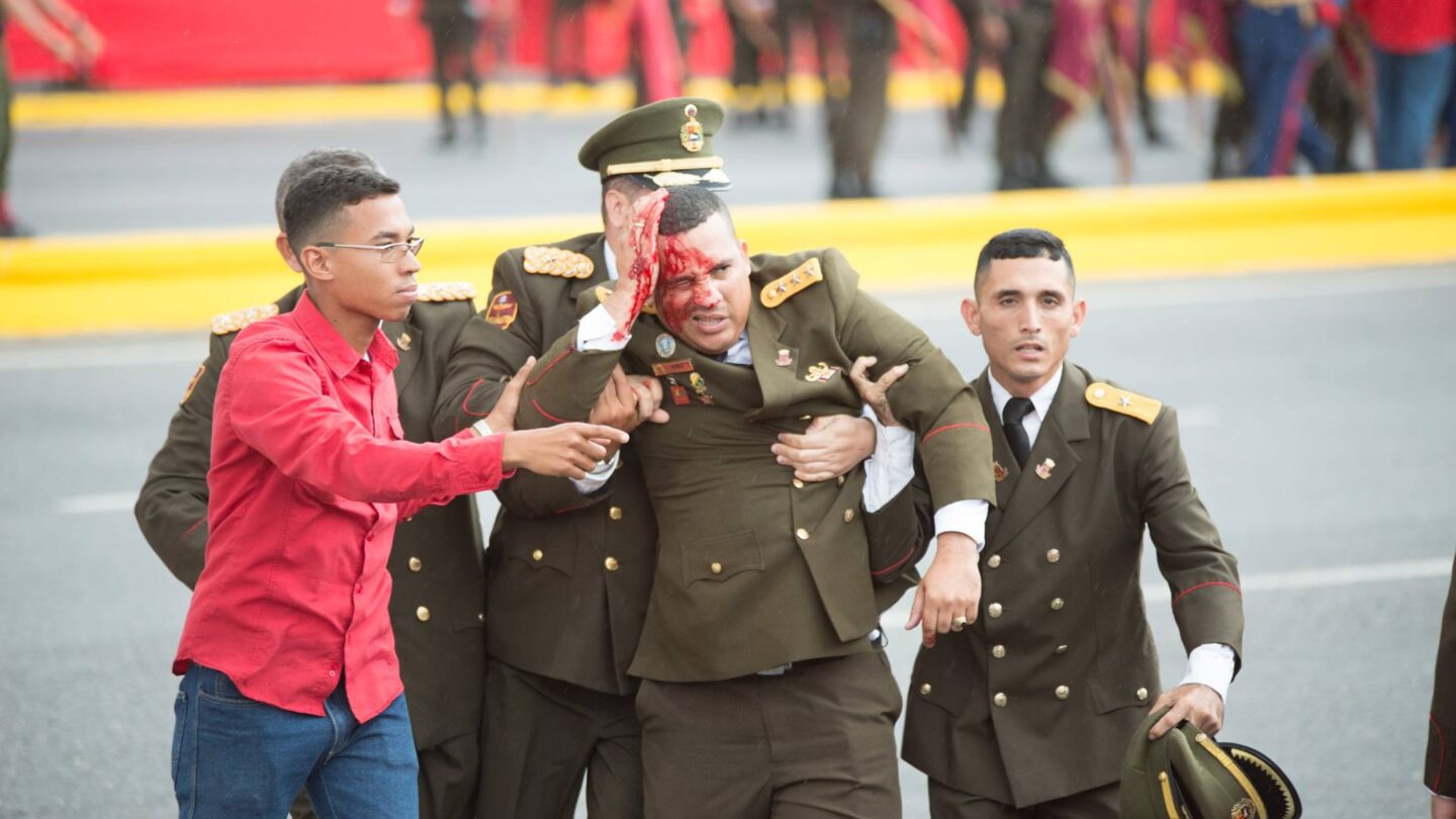 38435601 1864235273658724 2096095296311263232 o Venezuela evento que encabezaba Nicolás Maduro es interrumpido por explosiones |