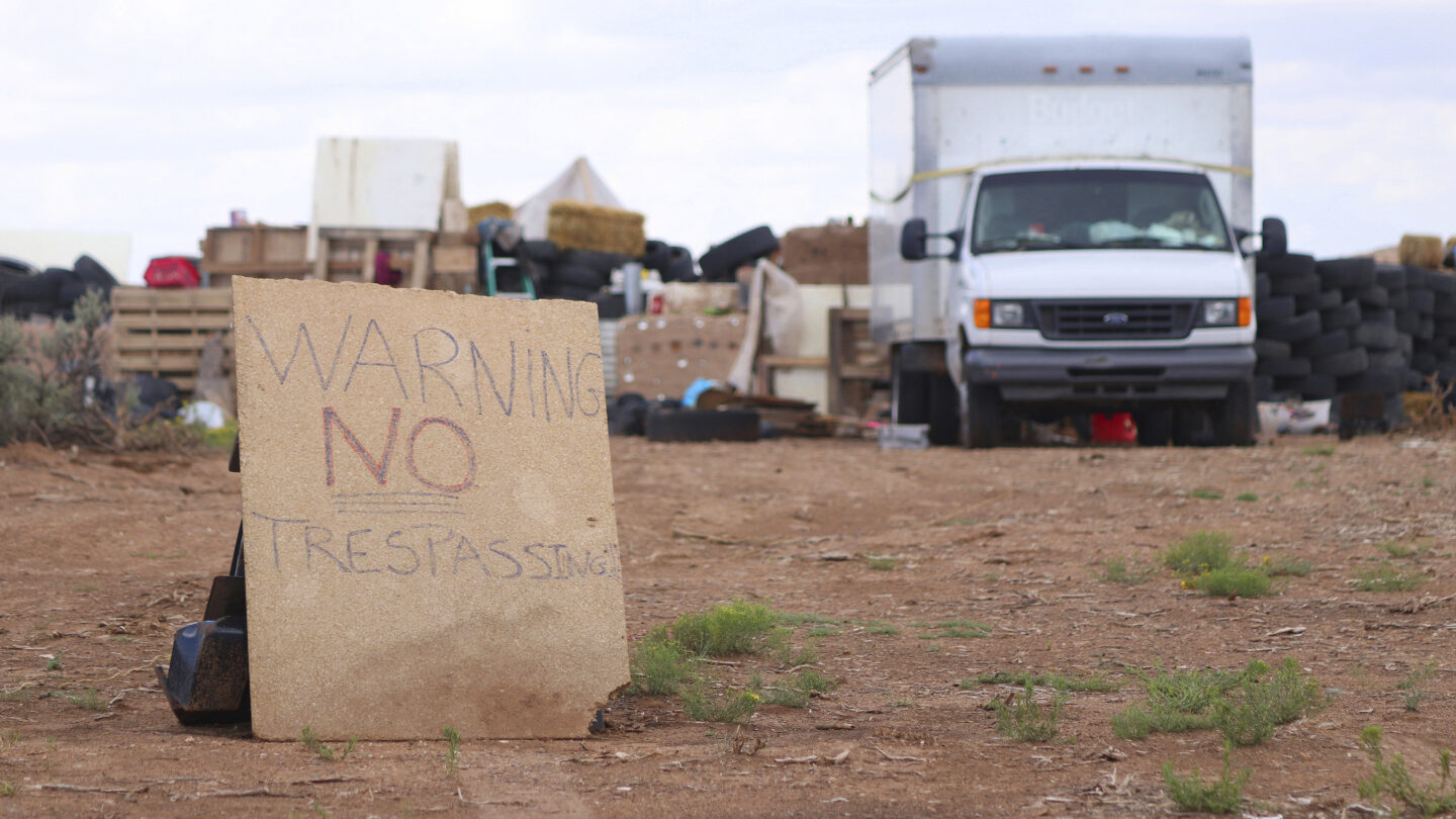 Los 11 niños rescatados en el desierto de Nuevo México estaban siendo entrenados para perpetrar tiroteos masivos en escuelas |