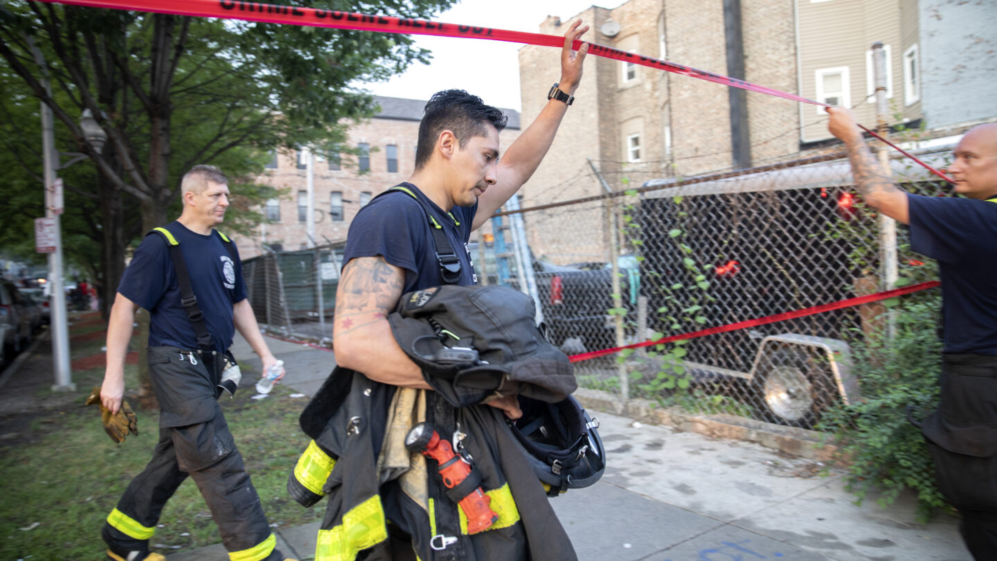 Ocho personas entre ellas seis niños murieron en un incendio en Chicago |