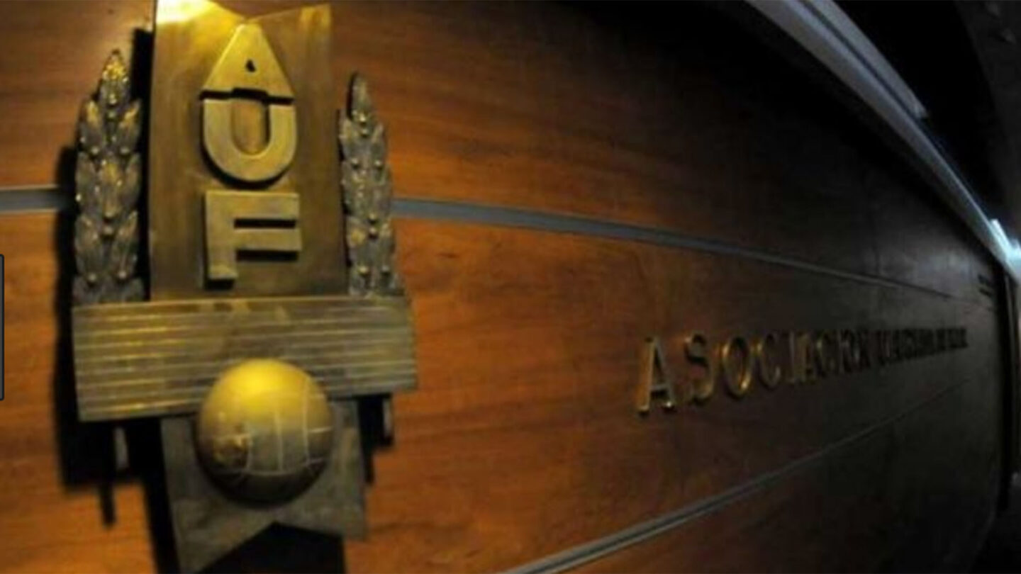 Estalló el fútbol uruguayo en guerra con la Conmebol y la FIFA intervenido y con mil frentes internos |
