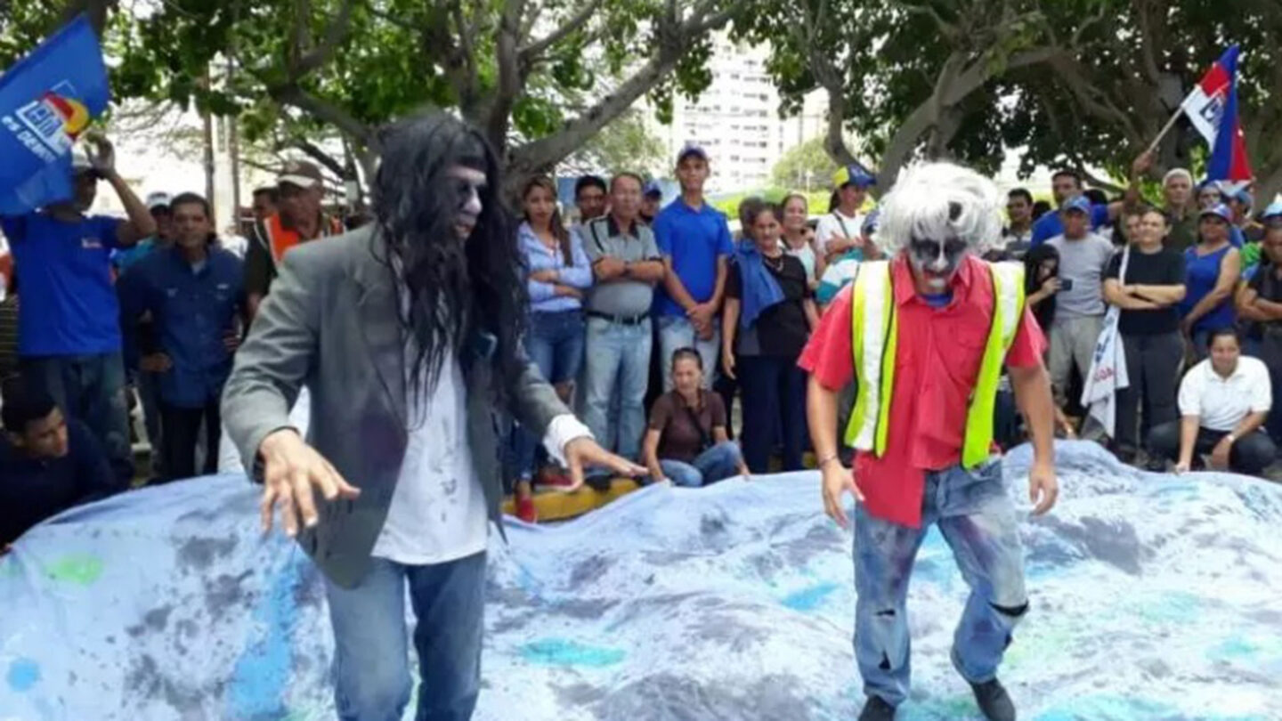 Los zombis protestaron en Zulia por el colapso de los servicios |