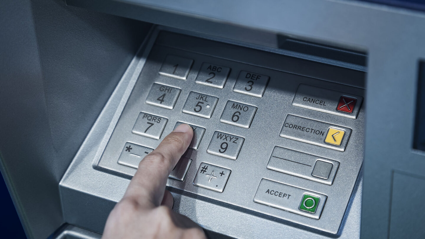 El FBI advierte a los bancos sobre un posible ataque informático a cajeros automáticos en todo el mundo |