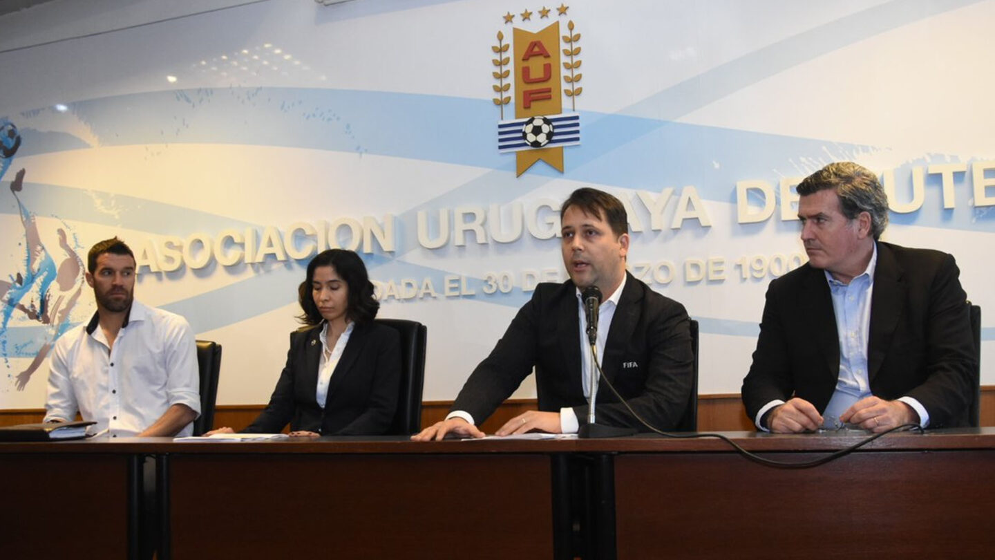 Continúa el escándalo por la intervención de la FIFA en la Asociación uruguaya quiénes son los tres designados |