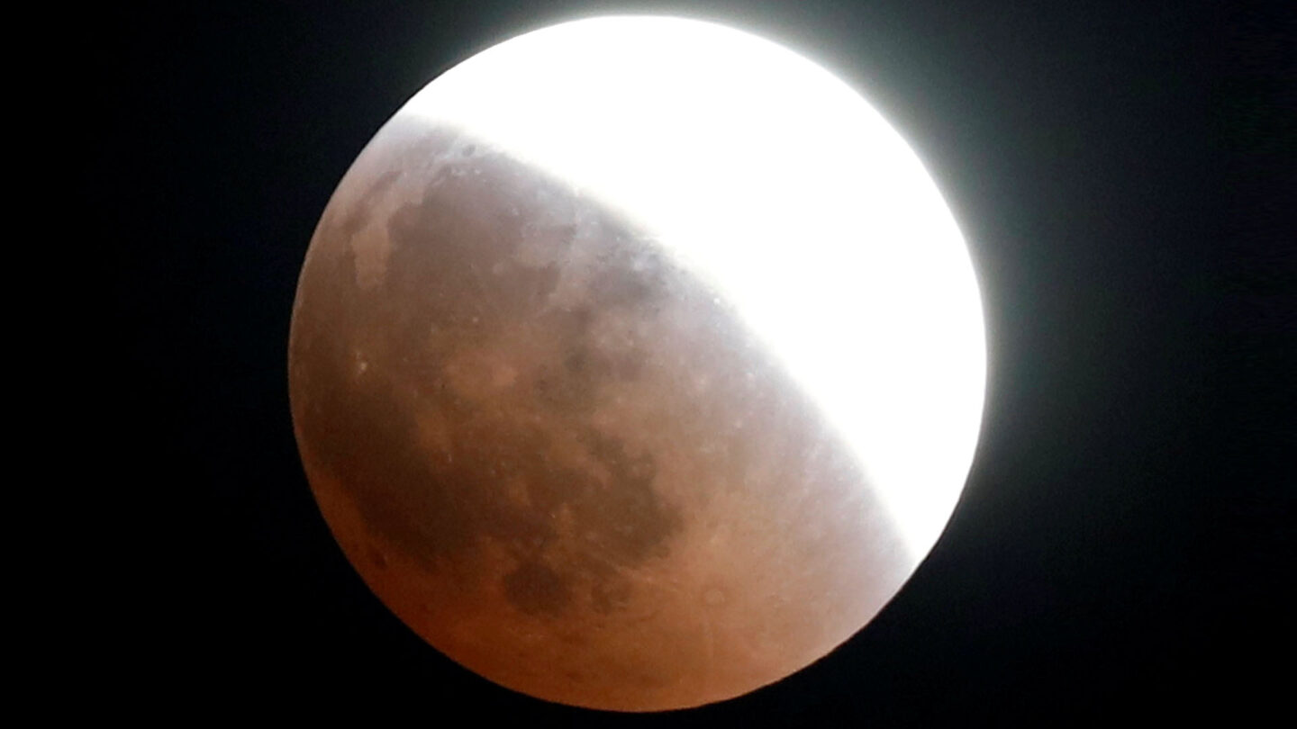 Cinco razones para dejar de pensar en Marte y volver a la Luna |