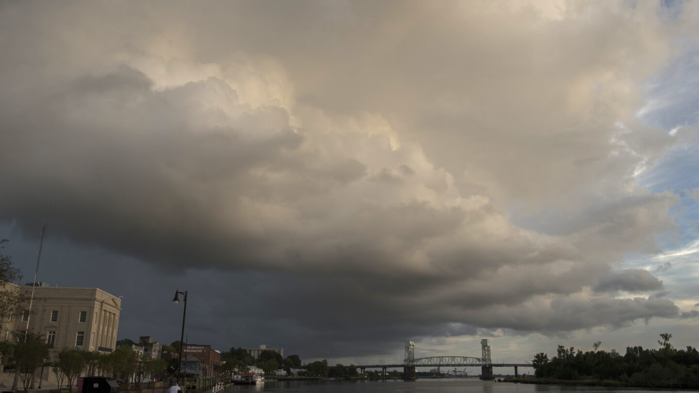 El tiempo se acaba la costa sureste de Estados Unidos se prepara a la embestida del huracán Florence |