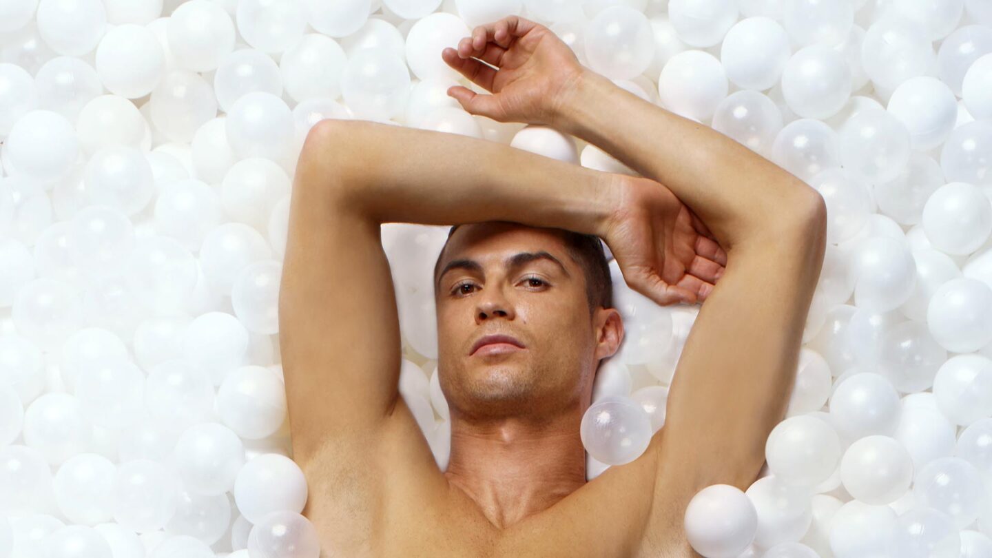 Cristiano Ronaldo modelo y empresario posó con su línea de ropa interior y planea abrir su sexto hotel |