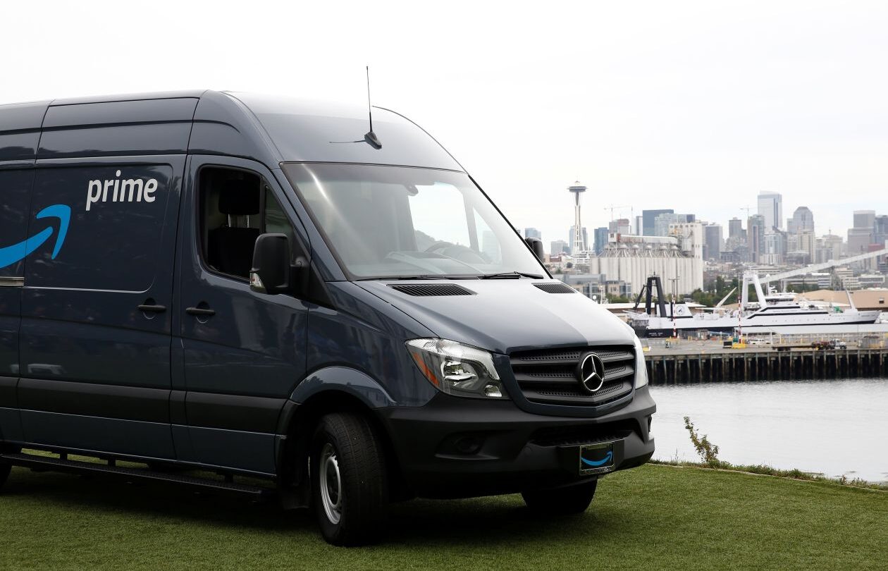 Amazon ordena 20 mil camionetas Mercedes Benz para su nuevo servicio de entrega |