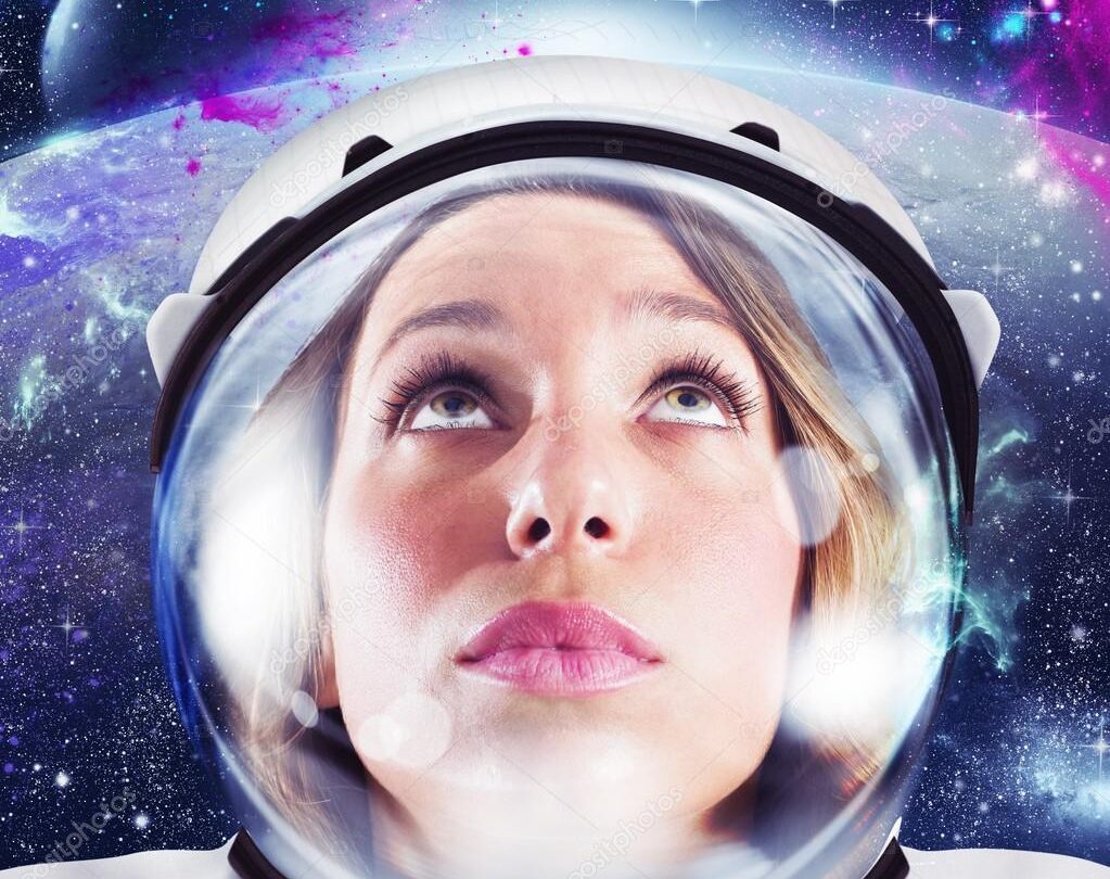 depositphotos_83654552-stock-photo-woman-astronaut-looks-space | México Ahora