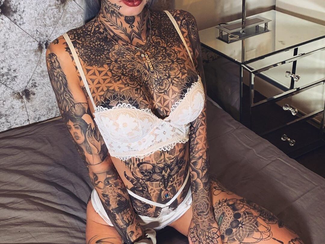Amber Luke la chica dragón se quedó ciega 3 semanas por inyectarse los ojos con tinta | México Ahora Amber Luke la chica dragón se quedó ciega 3 semanas por inyectarse los ojos con tinta