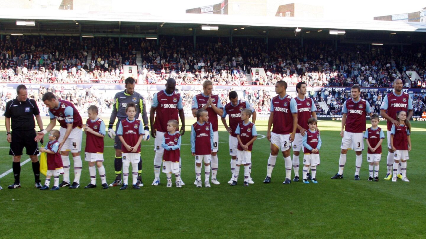 blackpool 2976 Algunos clubes del futbol inglés cobran para ser mascot | mascot