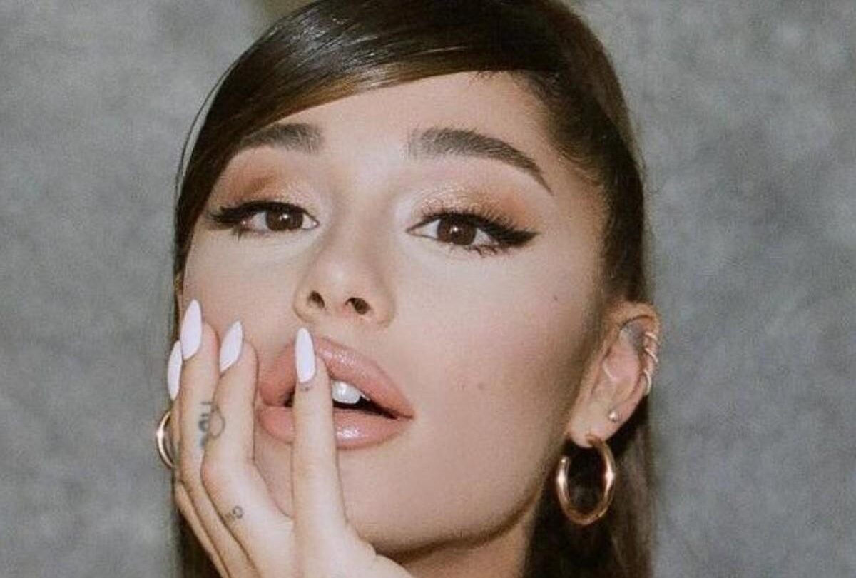 ariana grande vestidos princesa crop1611707073325jpg 1199923512 5 Looks de Ariana Grande que la hicieron lucir como una princesa |