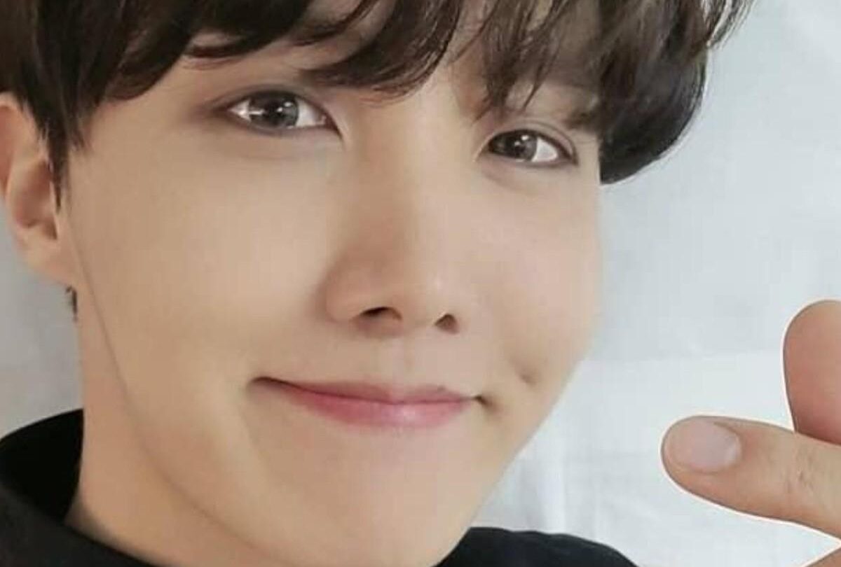 bts j hope consejo de moda crop1611959162913jpg 1199923512 J Hope comparte un poderoso mensaje sobre la moda y su estilo |