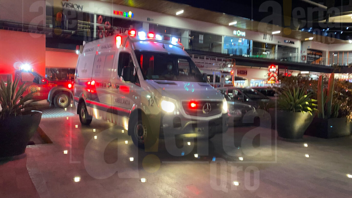 2B78B9CF 20E2 4F1C AB67 00DF2430328F scaled 1 Trasladan grave al hospital por caída a trabajadora de plaza comercial |
