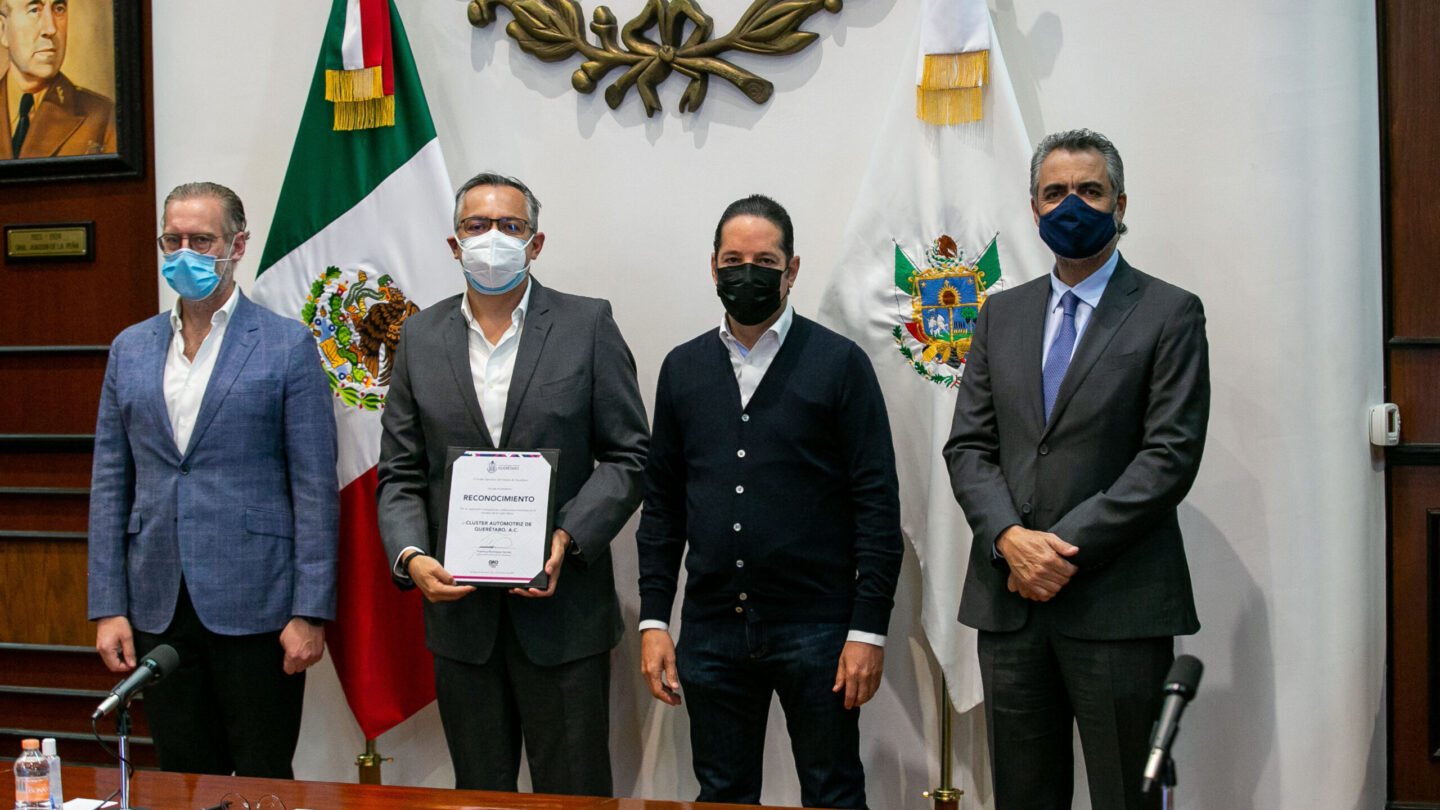 71 273 32280 1679336768 23 02 21 ENTREGA SELLO CLISTERS 5 scaled 1 Entrega Gobernador el reconocimiento Sello Clúster de Querétaro a grupos empresariales en el estado |