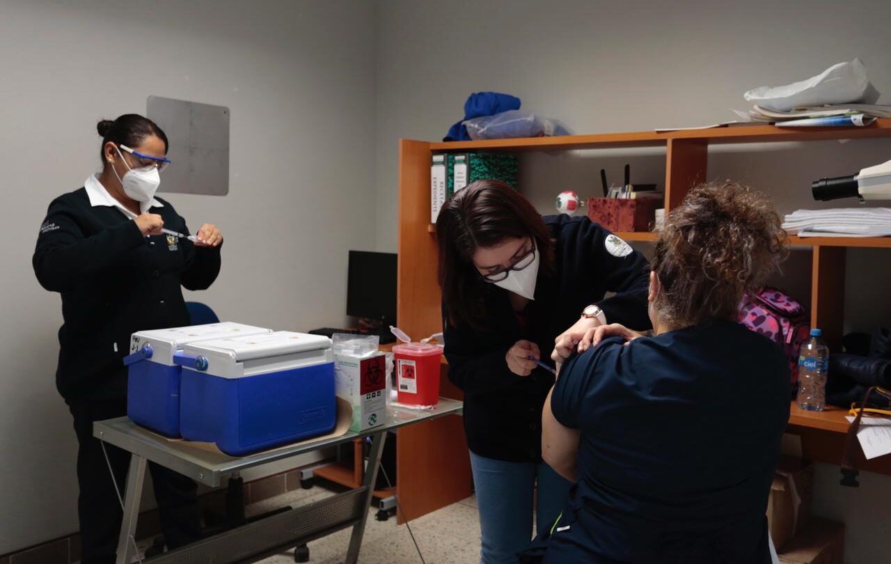 VacunasCovid2 Estiman que a mediados de abril estarán vacunados TODOS los ADULTOS MAYORES en México |
