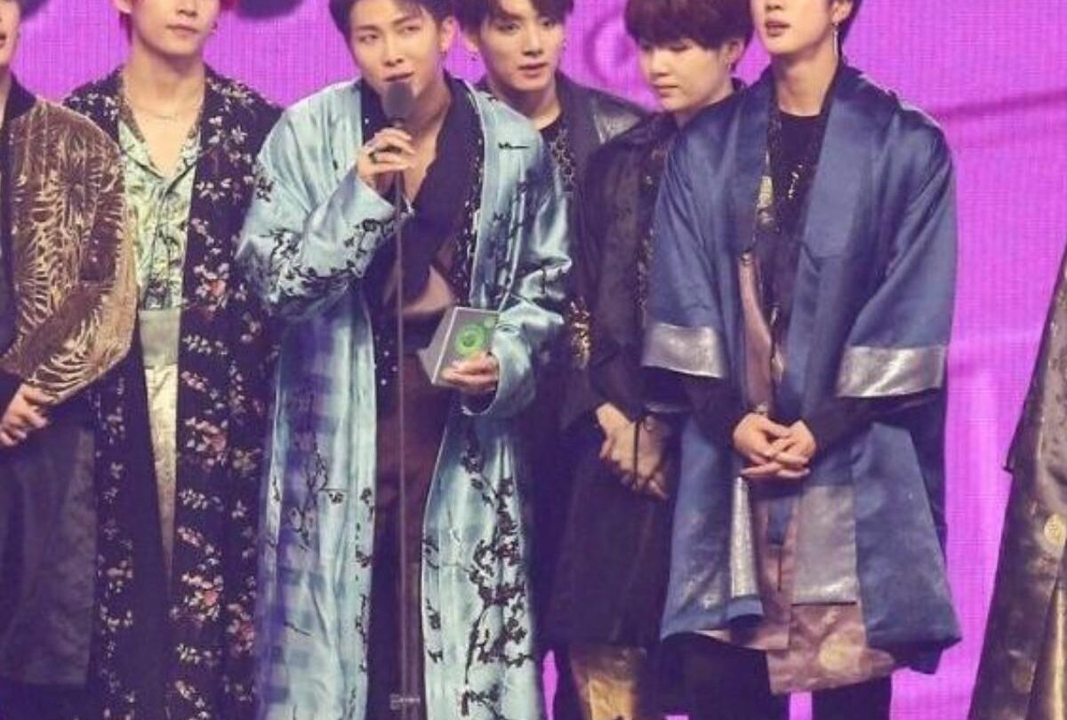 bts hanboks moda estilo tendencias 1 crop1612311312446jpg 1199923512 BTS muestra su poder al poner los Hanboks de moda |