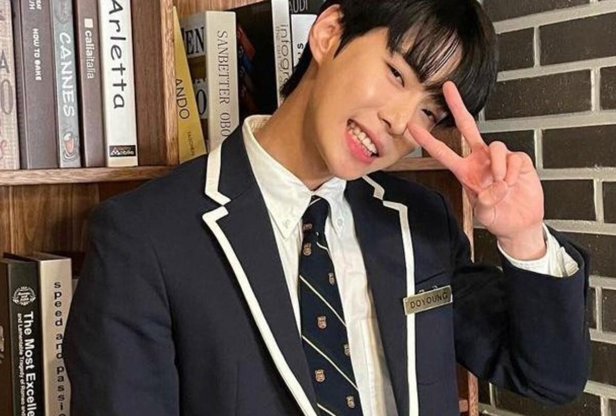 nct doyoung cafe midnight teaser video k drama 1 crop1612472628102jpg 1199923512 Doyoung vive un viaje de misterio en nuevo teaser de Cafe Midnight |