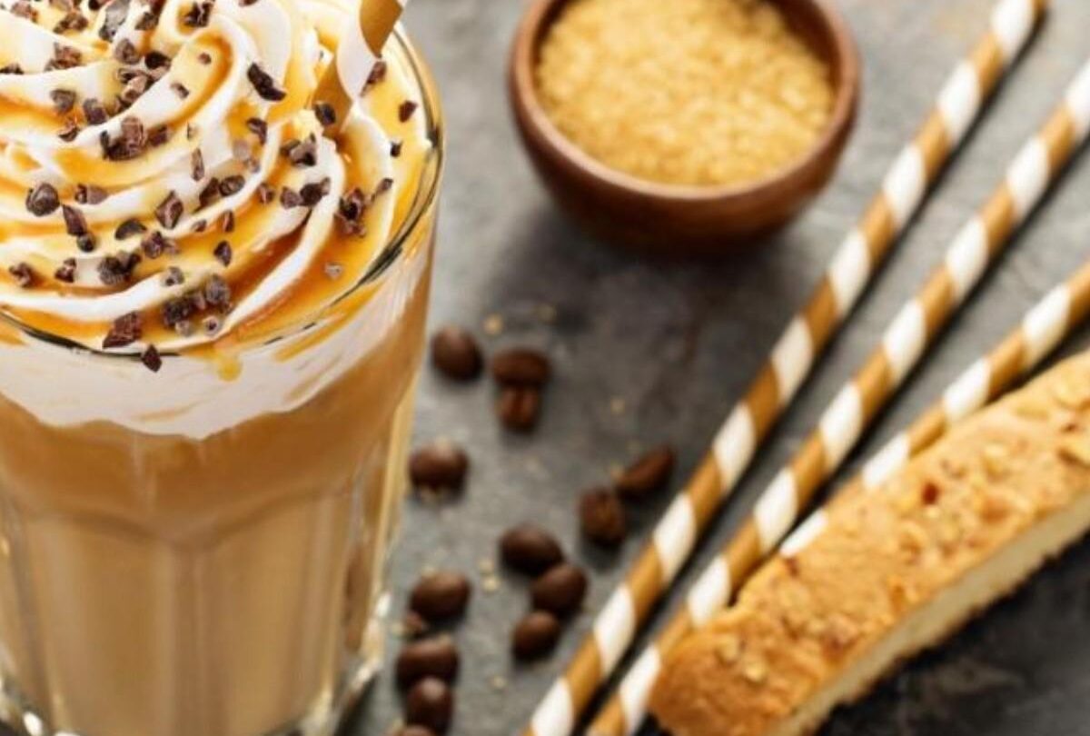 receta de cafx helado con crema batida estilo starbucks crop1612470460213jpeg 1199923512 Receta de café helado con crema batida estilo Starbucks |