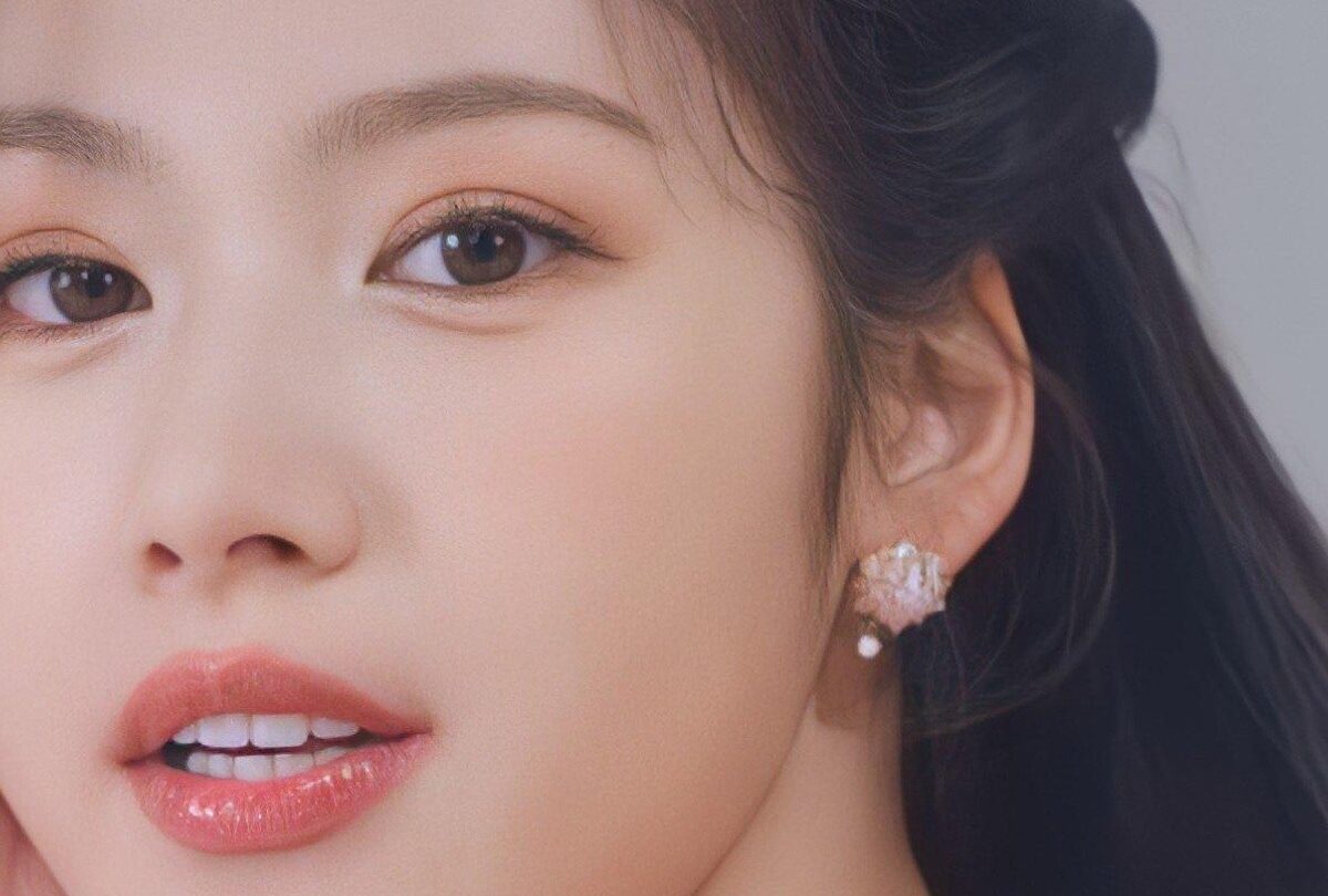 twice sana colaboracion graduated video musical 1 crop1613088472471jpg 1199923512 Sana muestra su recorrido como idol en el MV de Graduation |