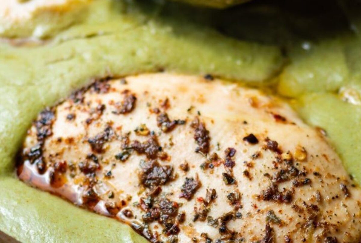 a666e6cc cce5 4d78 8981 efd886ee1314 crop1614749320528 crop1614749345777jpeg 1199923512 Mole verde con pollo y almendras cómo hacerlo con receta casera |