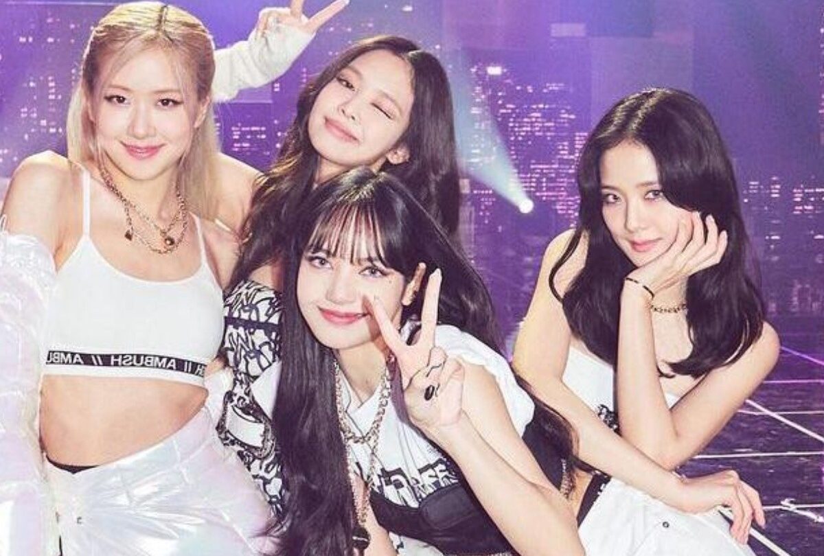 blackpink apoya a rose 1 crop1614620457867jpg 1199923512 Jisoo Lisa y Jennie apoyan a Rosé en su debut en solitario |