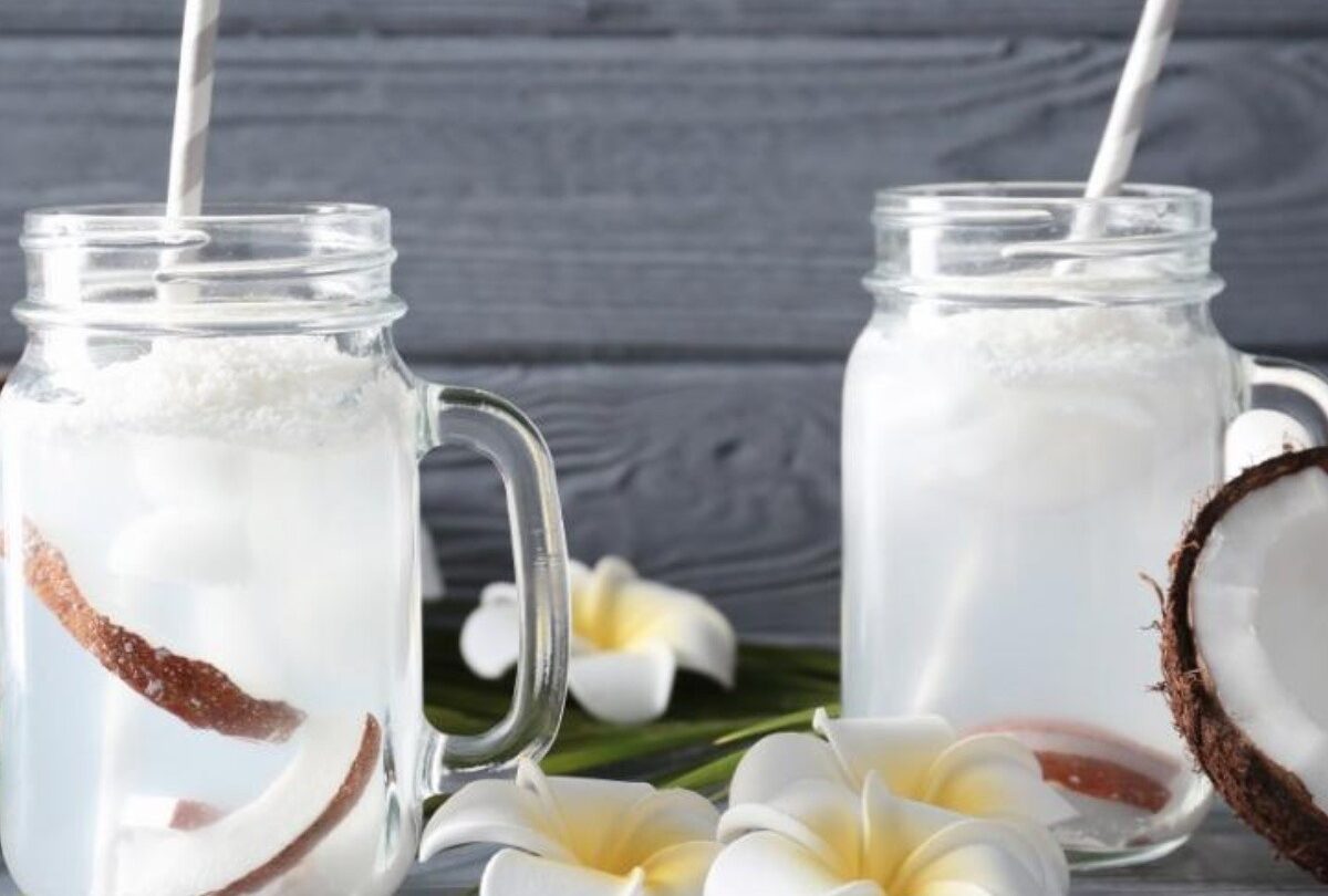 cxmo hacer agua de coco y cuxles son los beneficios de beberla crop1614900759534jpeg 1199923512 Cómo hacer agua de coco y cuáles son los beneficios de beberla |
