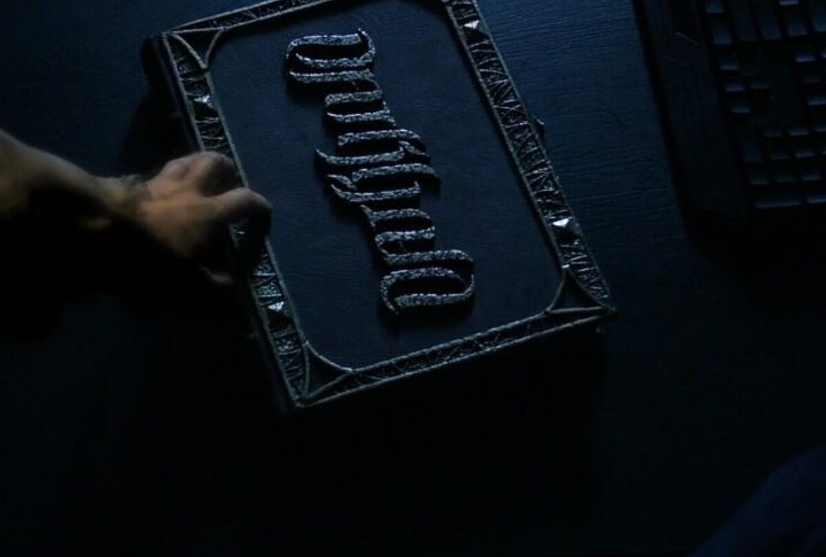 darkhold lockup x16x jpg crop1614965660209jpg 1199923512 WandaVision Qué es Darkhold el libro de hechicería de Agatha |