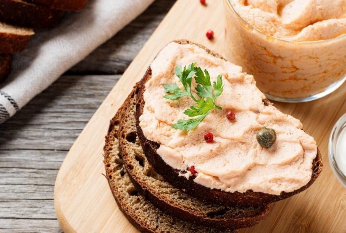 salmon crop1615078464406jpeg 1199923512 Cómo hacer paté de salmón ahumado para botana receta fácil |