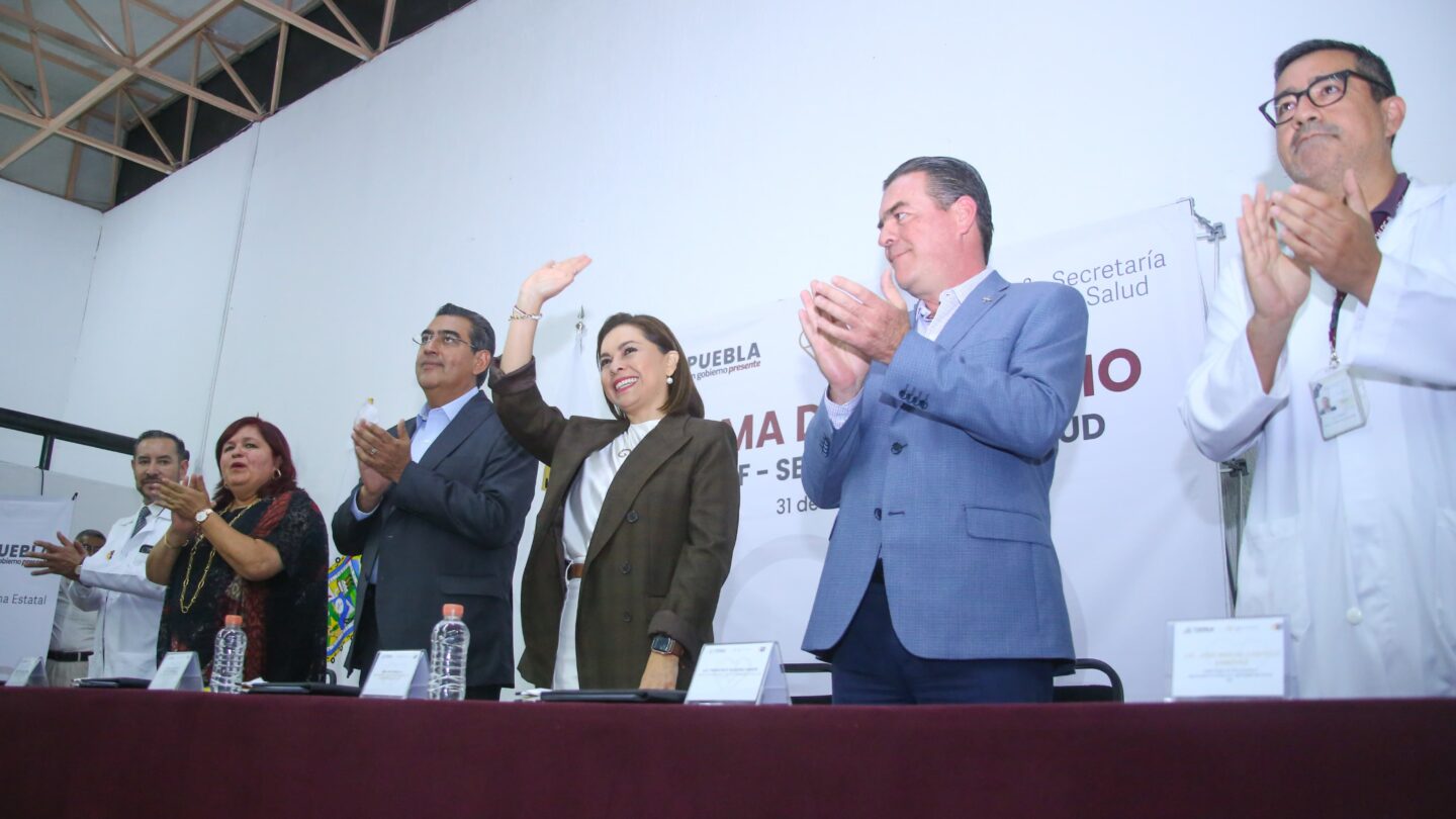 Mantiene Puebla Lucha Real Contra La Desigualdad Sergio Salomón Y Gaby Bonilla Entregan Aparatos Cocleares | México Ahora