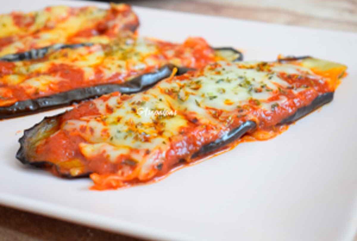 berenjenas con salsa y queso Berenjenas con salsa y queso |