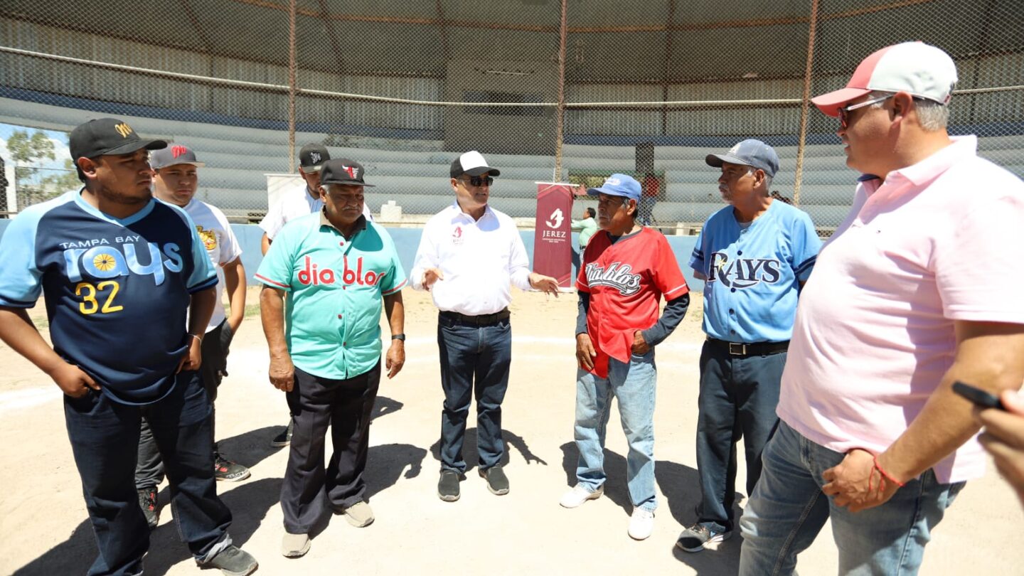 inauguran y entregan empastado del estadio de beis bol en jerez como parte de las inversiones en el deporte local Inauguran y entregan empastado del estadio de Beis Bol en Jerez como parte de las inversiones en el deporte local |