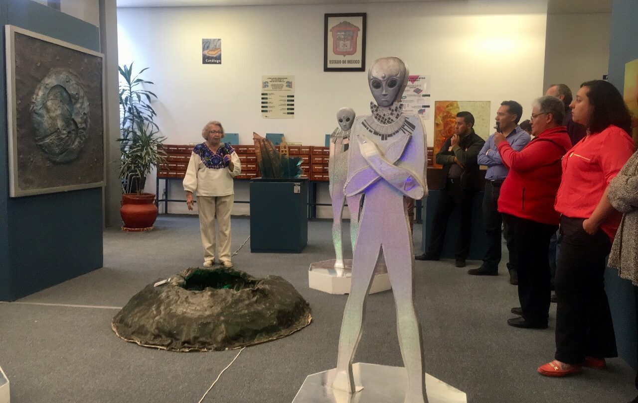 llegan los extraterrestres al centro cultural mexiquense LLEGAN LOS EXTRATERRESTRES AL CENTRO CULTURAL MEXIQUENSE |