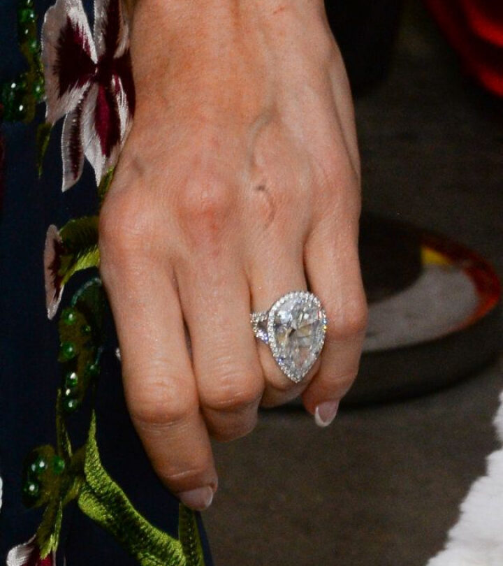 paris hilton pierde su anillo de 1 6 millones de euros Paris Hilton pierde su anillo de 16 millones de euros |