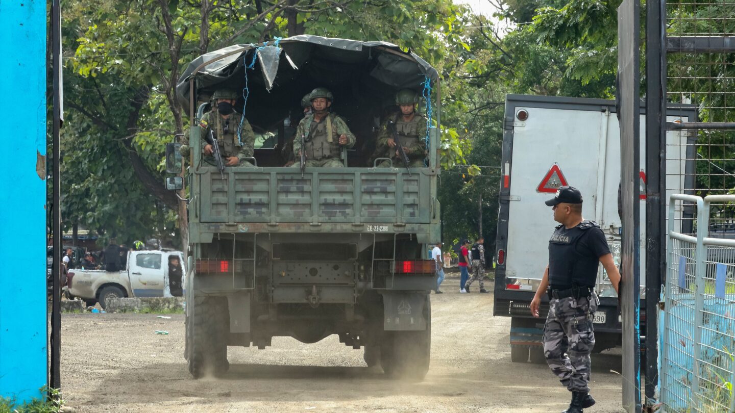 reorganizacion del mando policial en ecuador tras la muerte de implicados en el caso villavicencio Reorganización del mando policial en Ecuador tras la muerte de implicados en el caso Villavicencio |