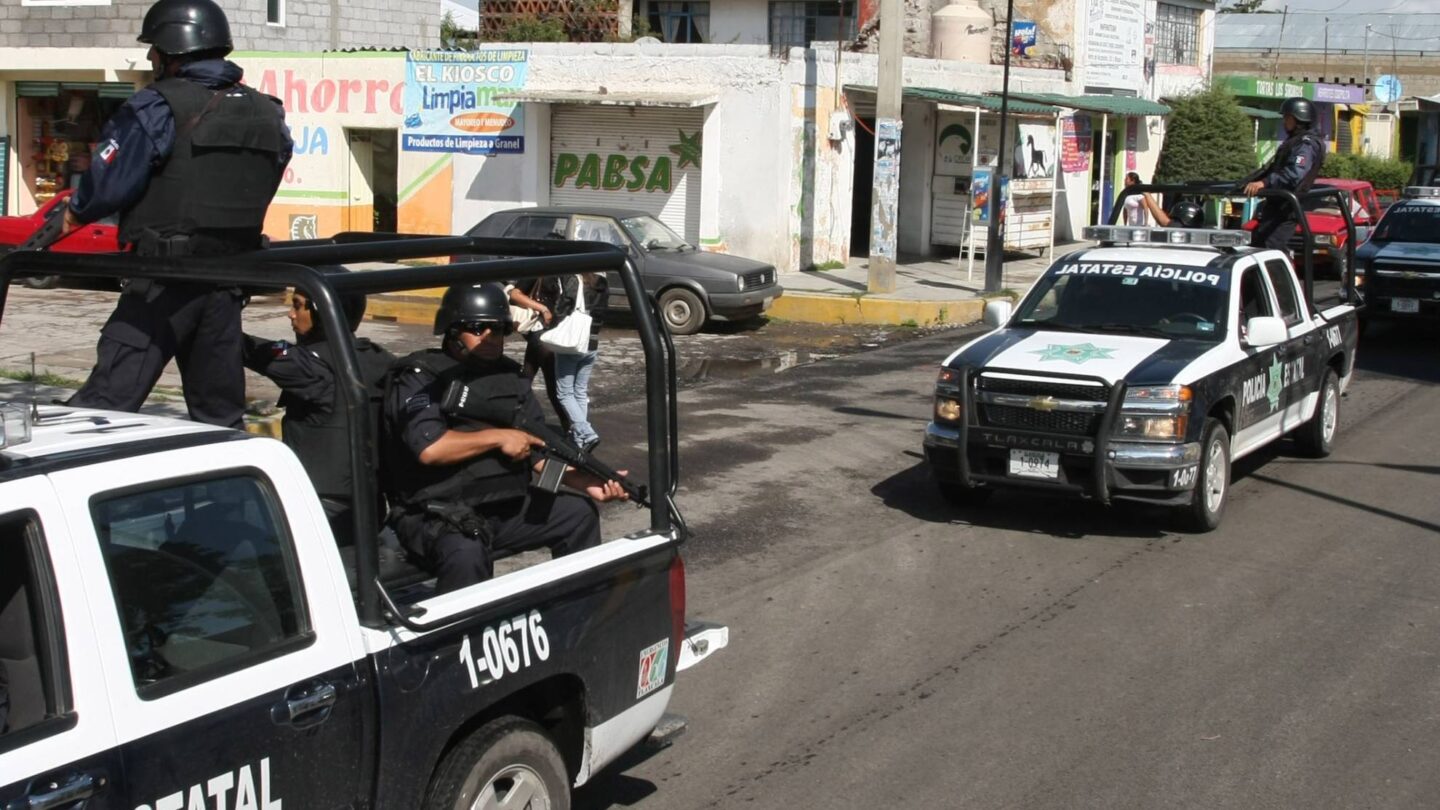 rescatan a 15 personas secuestradas en fresnillo zacatecas incluyendo a un deportista de triatlon y un maestro de educacion fisica y su hijo Rescatan a 15 personas secuestradas en Fresnillo Zacatecas incluyendo a un deportista de triatlón y un maestro de educación física y su hijo |
