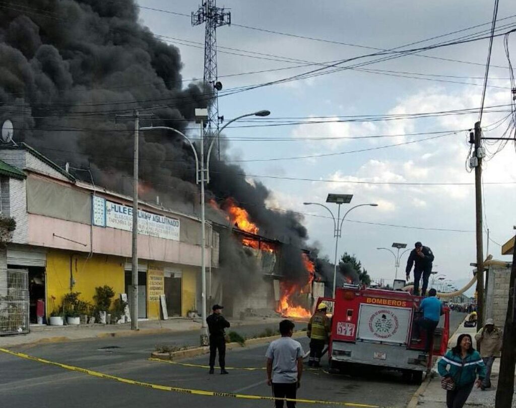 tarjeta-informativa-toluca-estado-de-mexico-12-de-abril-de-2018-respecto-al-incendio-registrado-esta-tarde-en-una-fabrica-de-colchones | México Ahora