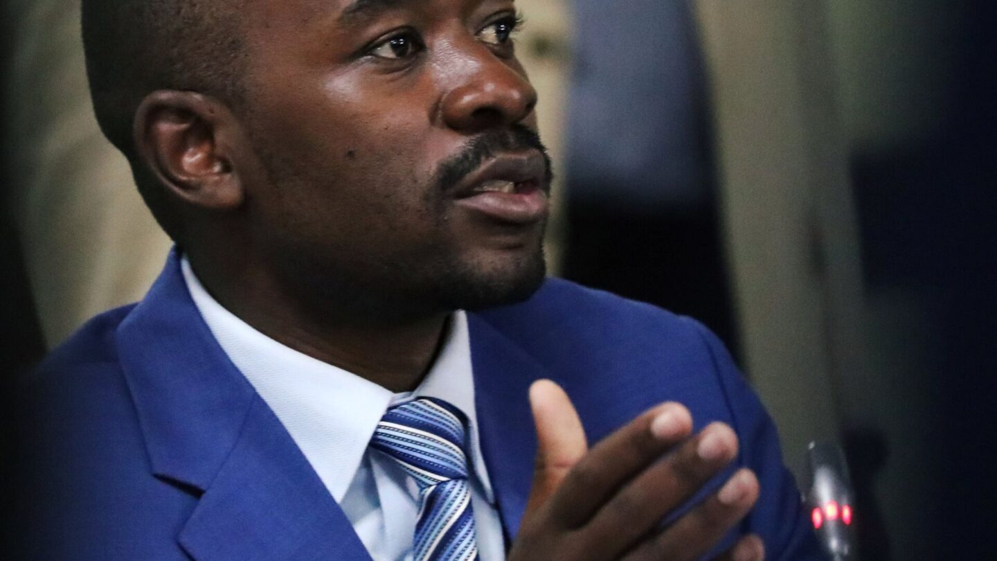candidato opositor anuncia su victoria en presidenciales de zimbabue Candidato opositor anuncia su victoria en presidenciales de Zimbabue |